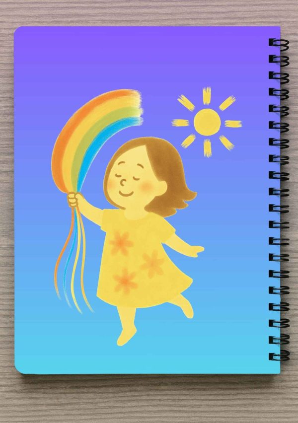 מחברת ספירלה A5 -ילדה שמחה מחזיקה בידה את הקשת "יש בך כנפיים, תעופי רחוק"